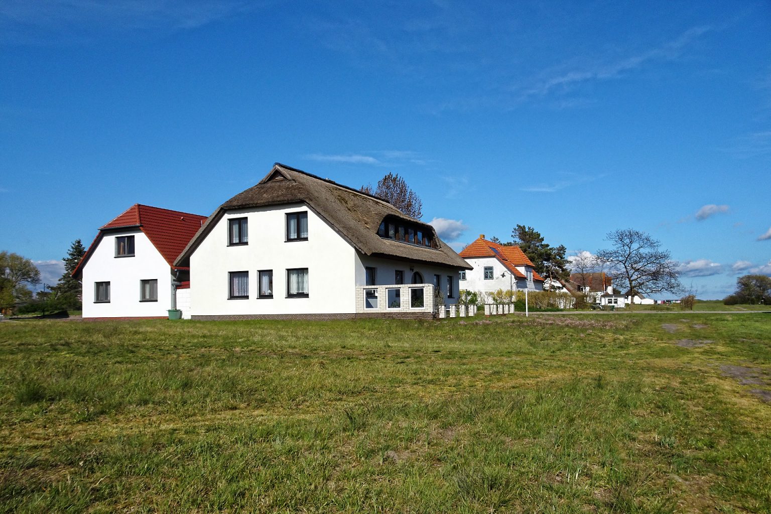 Unser Haus Familie Krause in Neuendorf mit 5 Ferienwohnungen auf der Insel Hiddensee